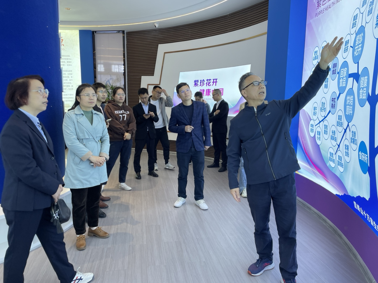 寶東農(nóng)牧蒞臨邵陽紅促進會副會長單位天香生物園區(qū)交流洽談合作