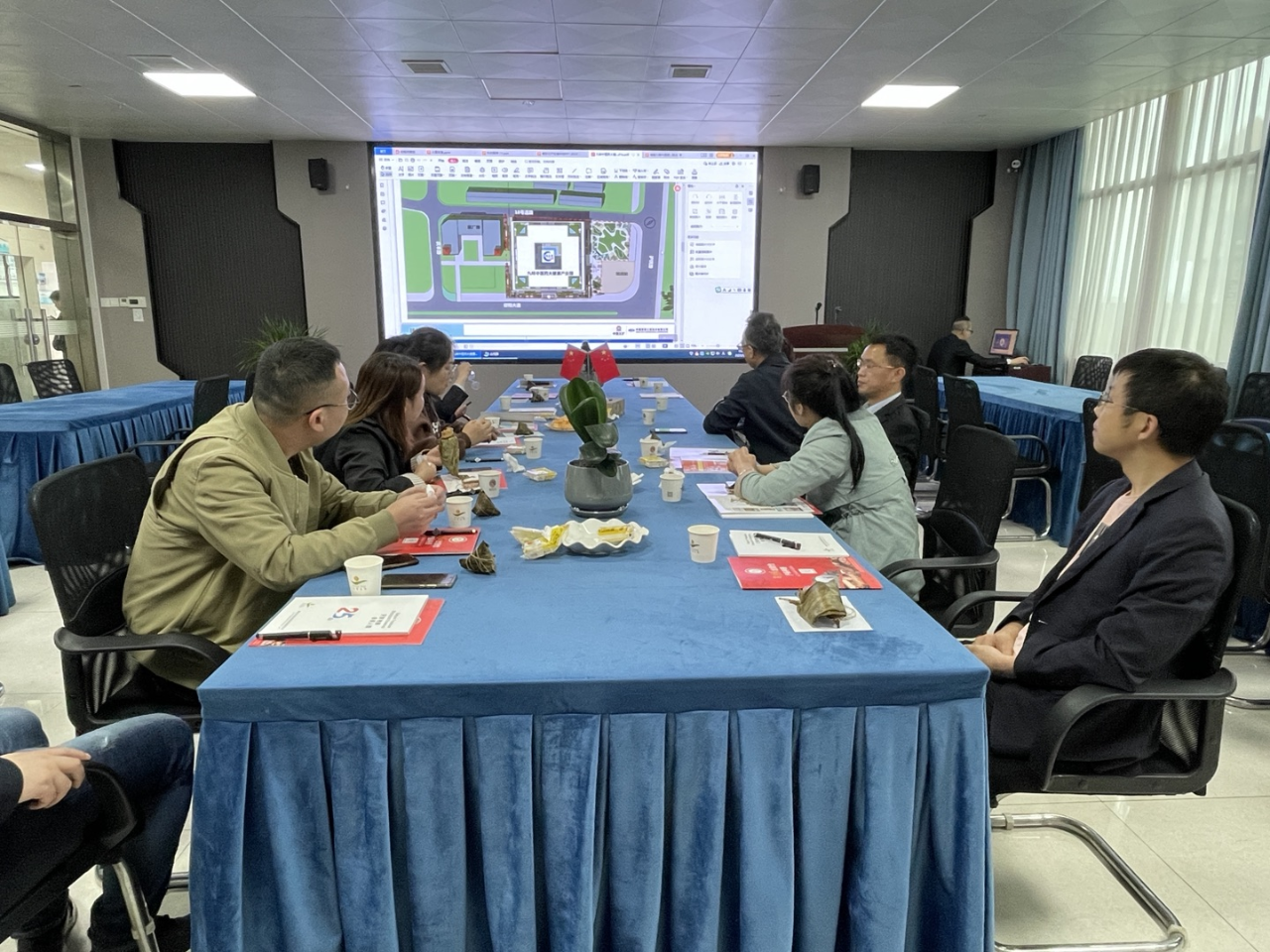 寶東農(nóng)牧蒞臨邵陽紅促進會副會長單位天香生物園區(qū)交流洽談合作