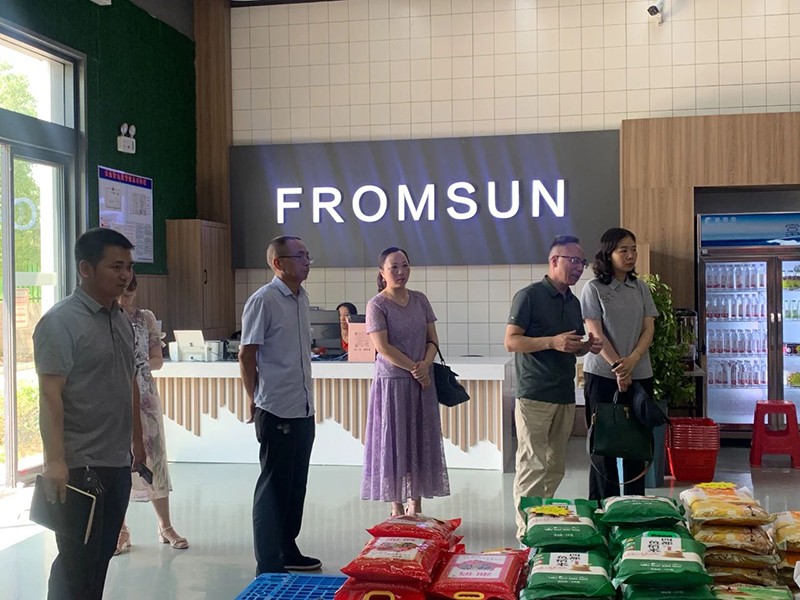 雙清區(qū)政協(xié)主席何美艷、副區(qū)長龔雯潔一行領(lǐng)導(dǎo)蒞臨邵陽紅出貨倉—天香生物產(chǎn)業(yè)園調(diào)研指導(dǎo)