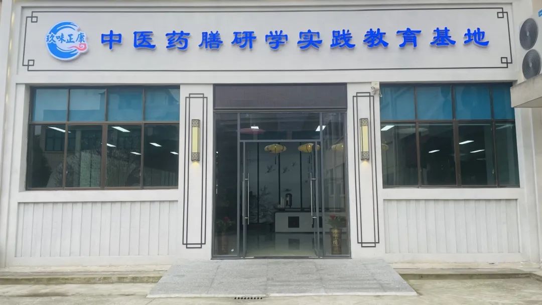 種下梧桐樹，引得鳳凰來