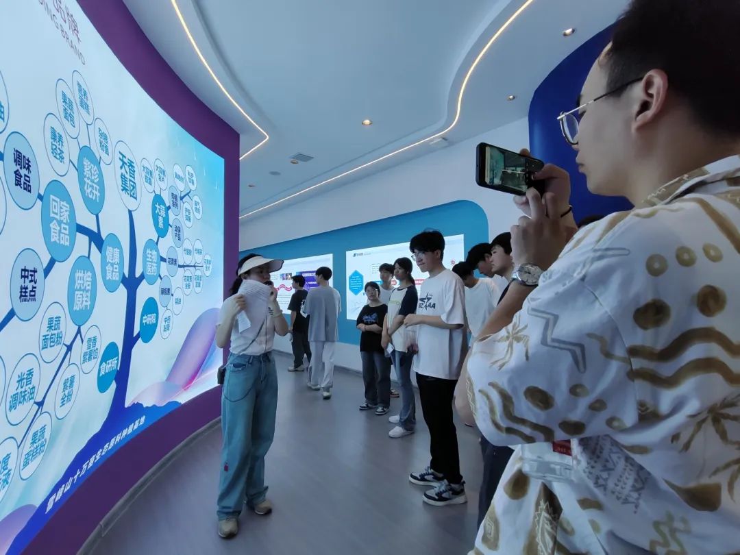 “校企牽手、雙向奔赴”邵陽200余名大學(xué)生走進(jìn)天香生物