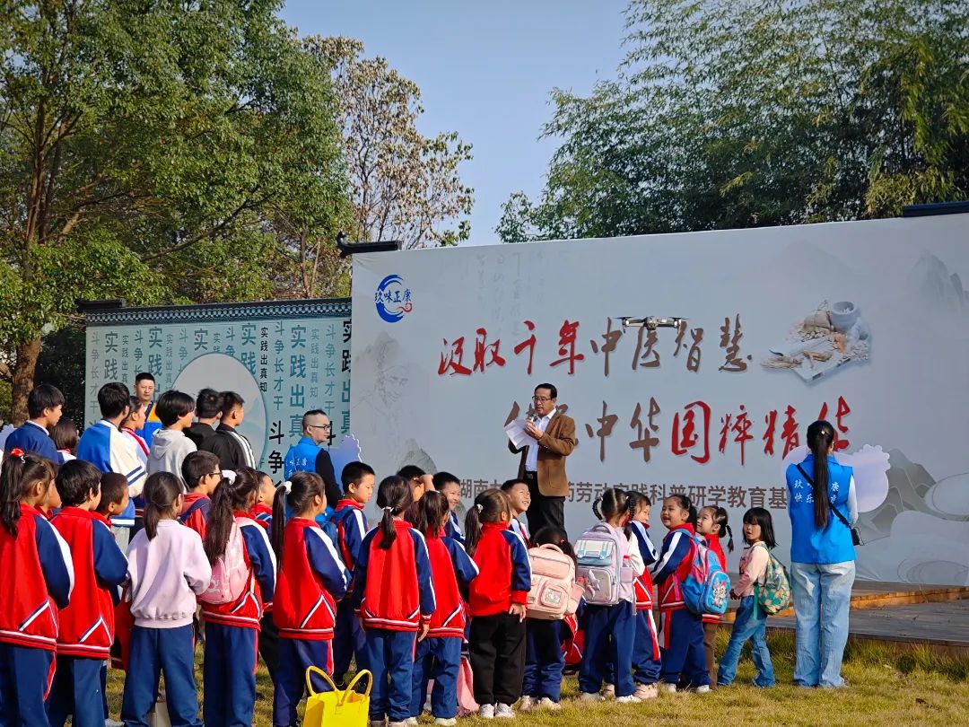 雙清區(qū)“愛心護(hù)航，助夢成長”